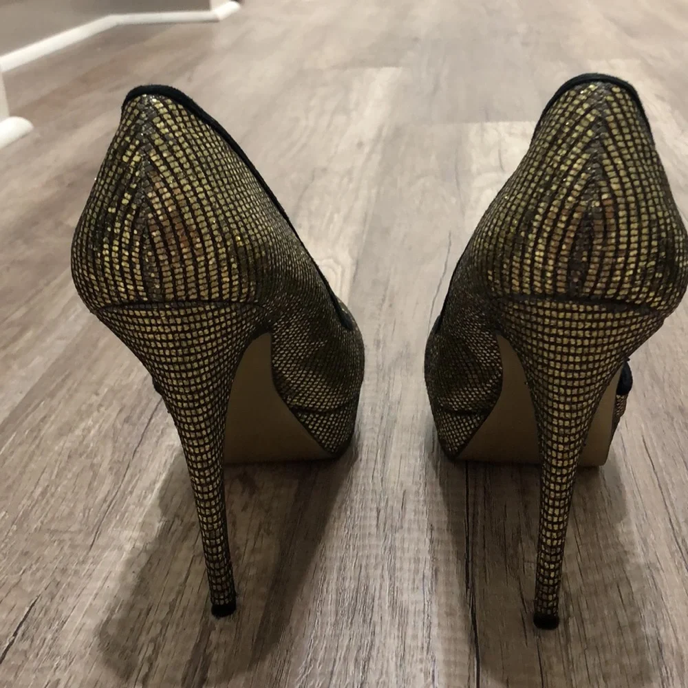 Charles David size 9 1/2 luxury comfortable heals. In great condition!